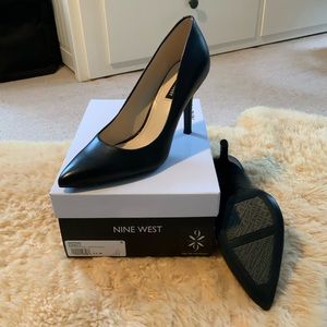 Nine West Fifth 9x9 Black Pumps, 8.5W